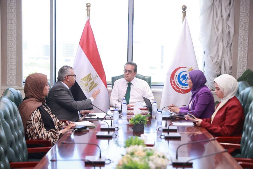 وزير الصحة يتابع تنفيذ المرحلة الأولى من التأمين الصحي الشامل ويوجه بسرعة إنجاز المشروعات