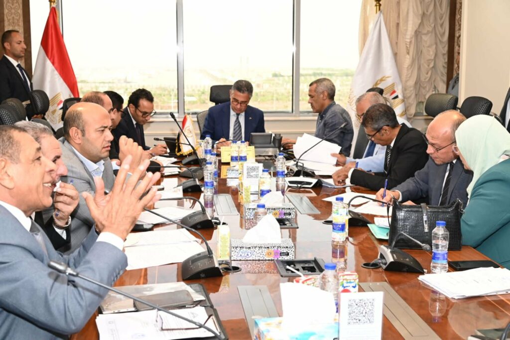 وزير التموين يبحث مطالب النواب والشيوخ ويوجه بسرعة دراسة طلباتهم