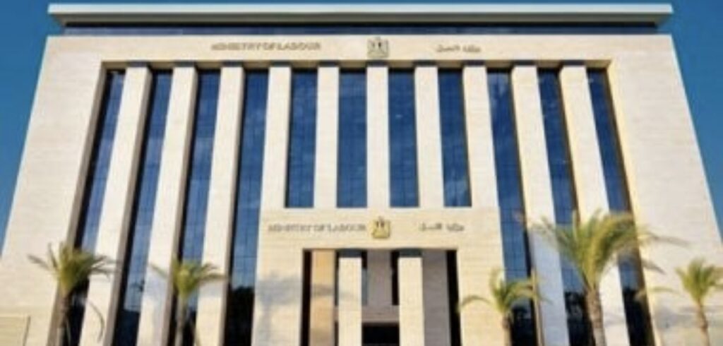 قانون العمل الجديد يحدد ضوابط تشغيل الأجانب في مصر.. تعرف على الشروط