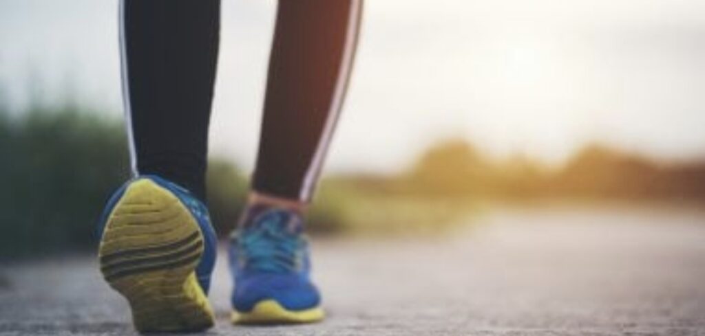 5 فوائد للمشي الصباحي.. لماذا تبدأ يومك بخطوات بسيطة؟