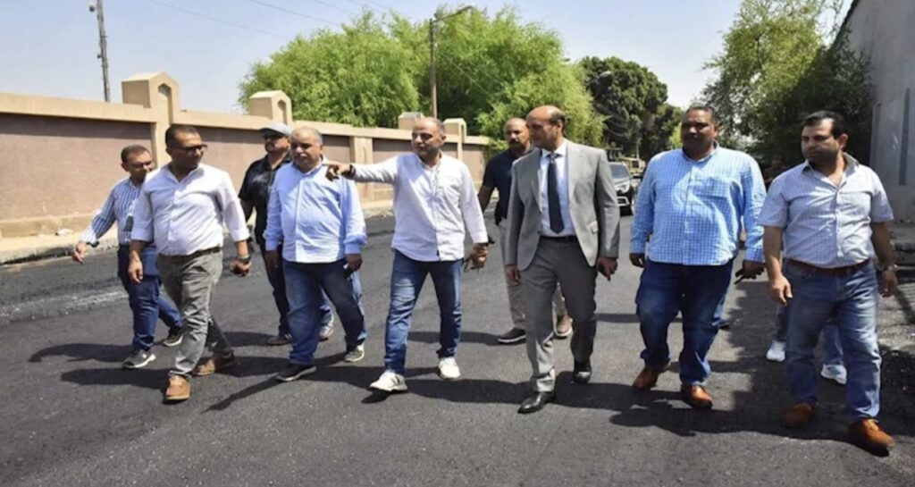 محافظ أسيوط يتابع أعمال رصف شارع القاعات بجوار جامعة الأزهر
