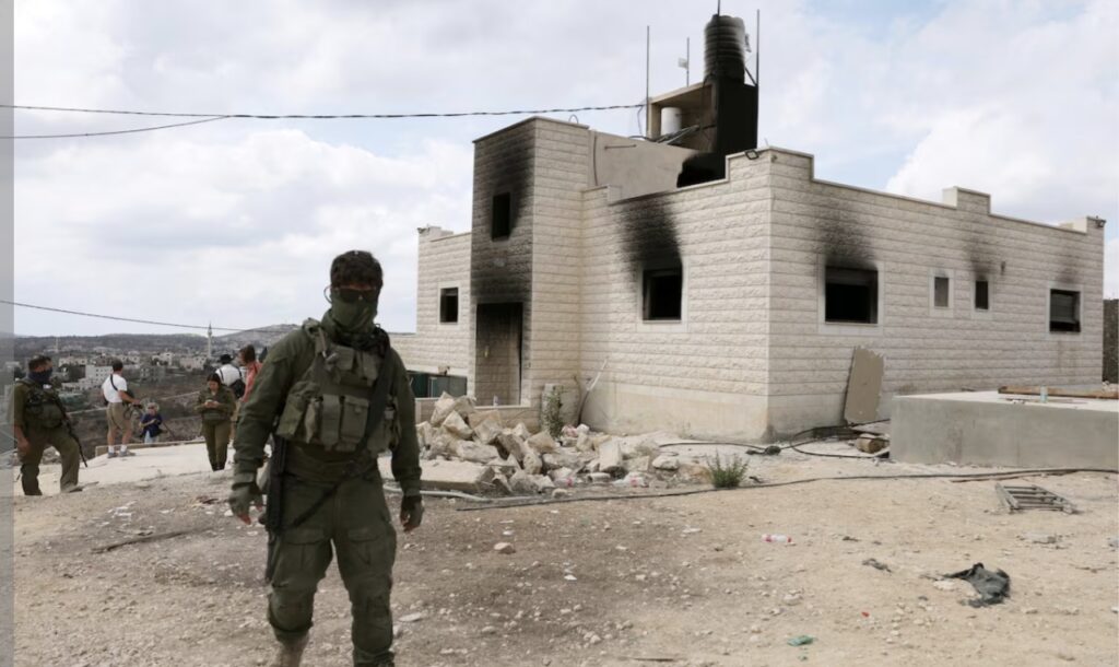هجوم جديد في الضفة.. عائلة فلسطينية تُمنع من العودة إلى منزلها