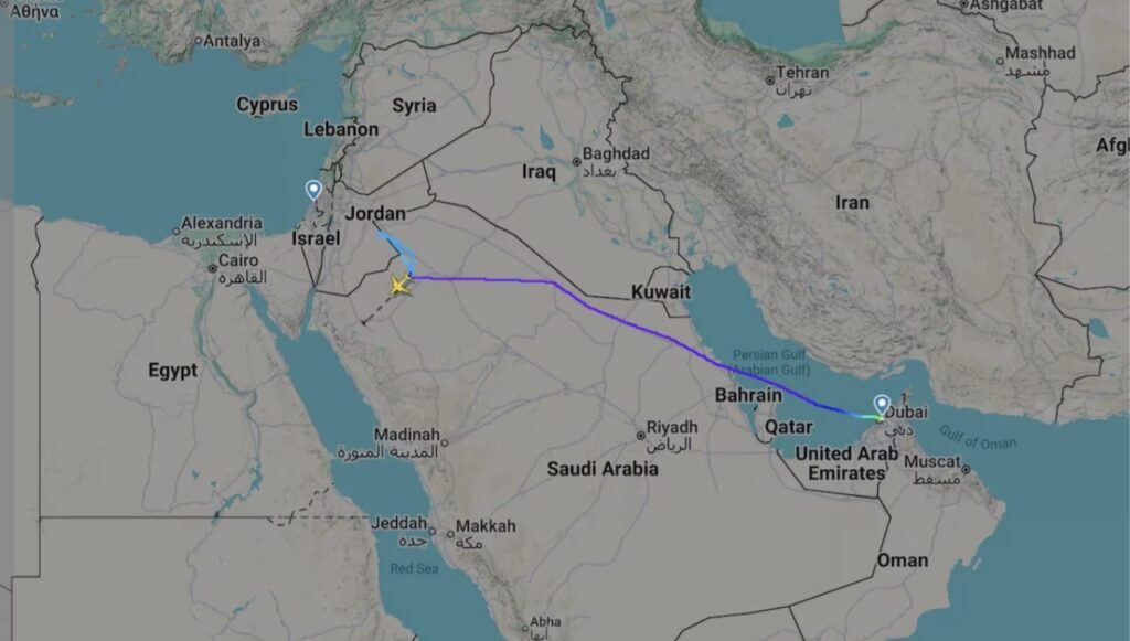 رحلة فلاي دبي تهبط في السعودية بعد واقعة داخل قمرة القيادة