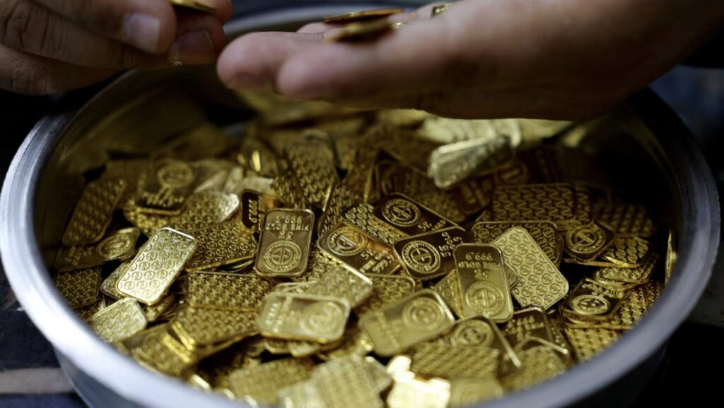 الذهب يواصل الصعود بعد بيانات التضخم الأمريكية.. تراجع الدولار يدعم الأسعار
