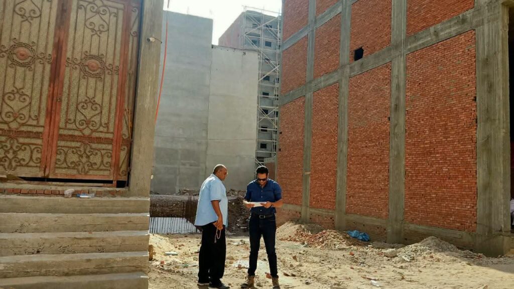 محافظ الدقهلية يوجه بإزالة عقار مخالف في طلخا ويحيل المتقاعسين للتحقيق
