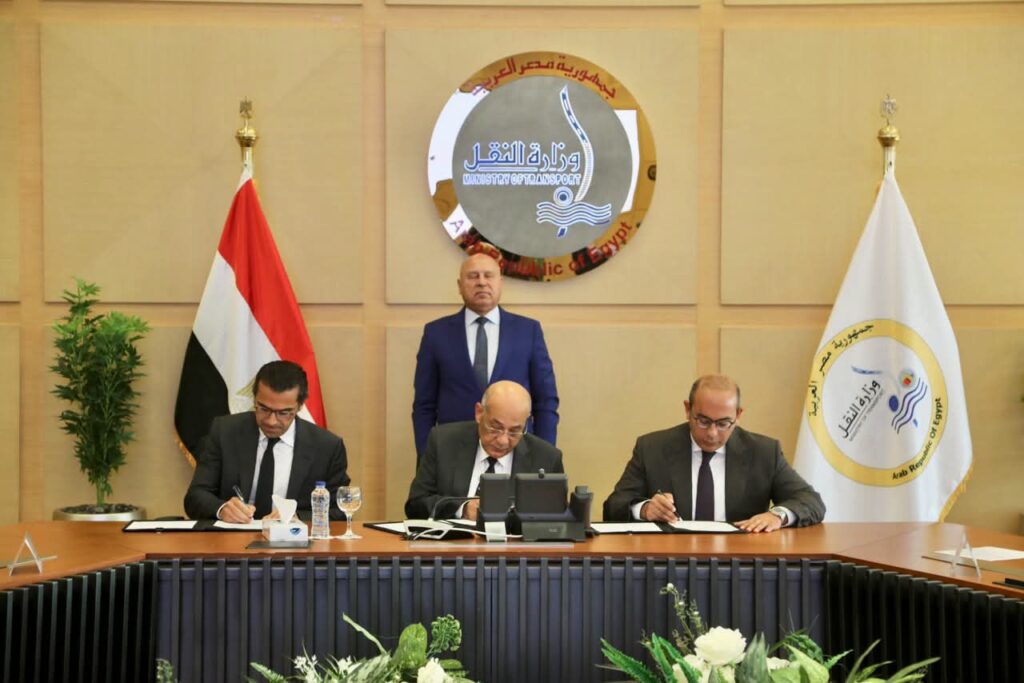 الفريق كامل الوزير يشهد توقيع مذكرة تفاهم لإنشاء مركز لوجستي ضخم بميناء الدخيلة