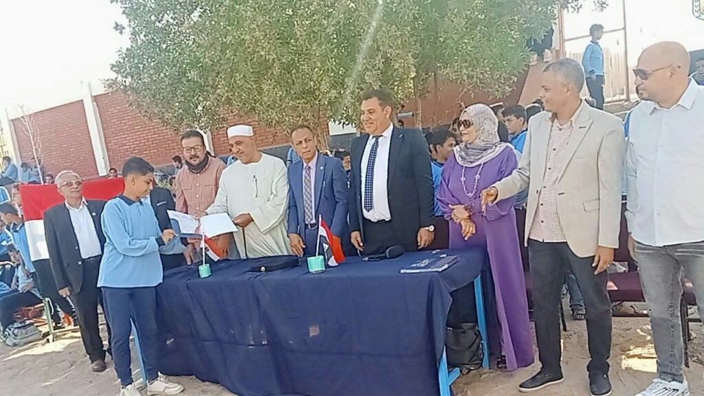مدير إدارة طور سيناء التعليمية يتابع مدرسة المروة الإعدادية ويشهد تكريم الطلاب الأوائل