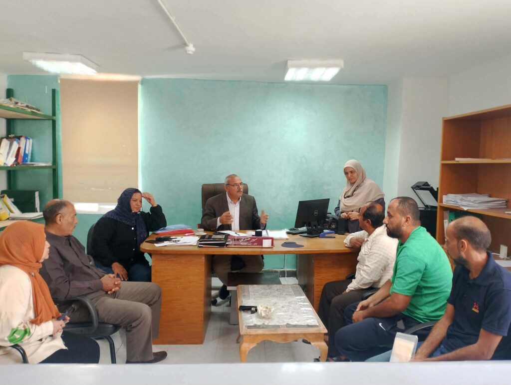 رئيس مدينة طور سيناء يستمع لشكاوى المواطنين ويوجه بسرعة فحص الطلبات