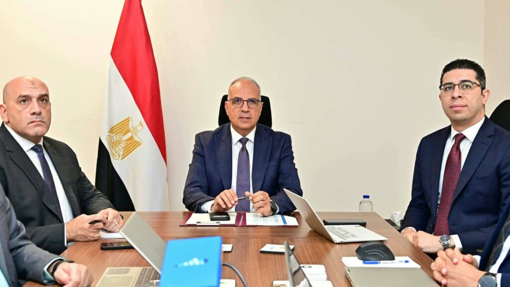 وزير الري يستخدم الأقمار الصناعية والذكاء الاصطناعي لرصد التعديات المائية