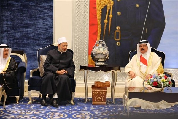 ملك البحرين يشيد بدور شيخ الأزهر في ترسيخ التسامح والحوار ودعم قضايا المسلمين