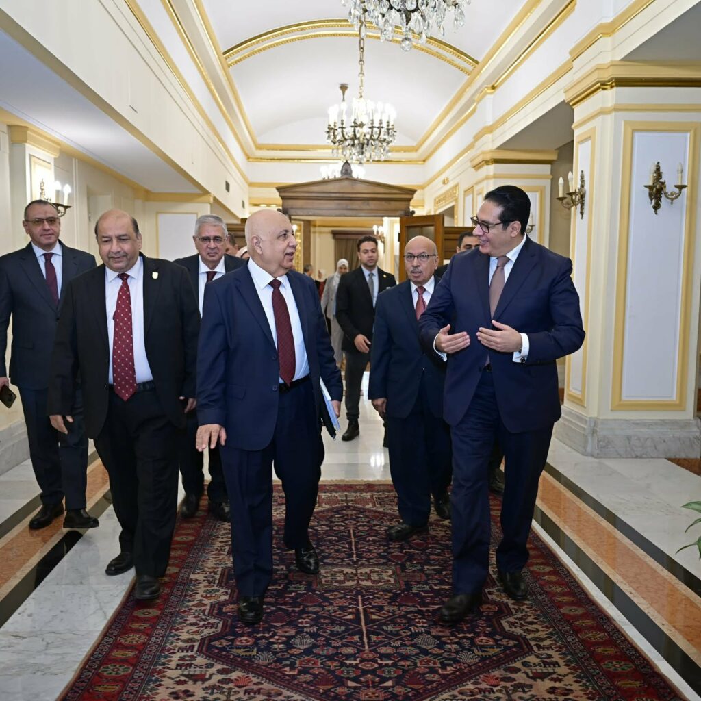جامعة القاهرة تطلق موسمها الثقافي 2026/2027 بمحاضرة عن حماية الأرض والهوية الوطنية