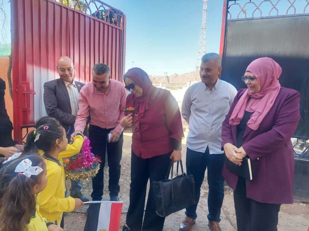 مدير تعليم جنوب سيناء تفاجئ الطلاب برسالة مهمة خلال امتحانات أكتوبر في دهب