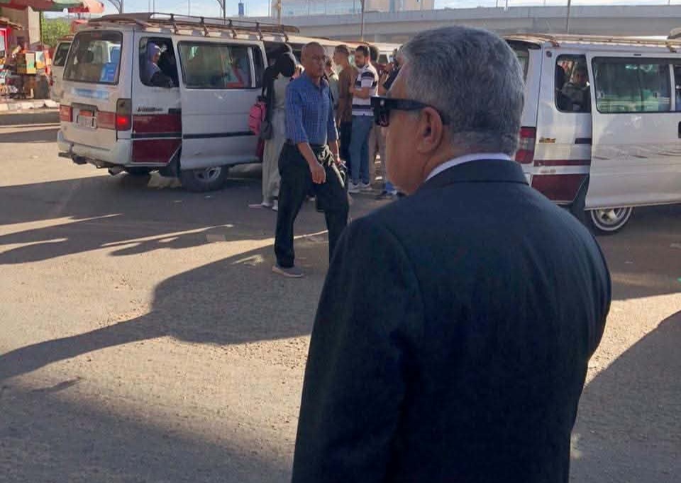لليوم الثاني.. محافظ الدقهلية يُفاجئ مواقف سندوب بالمنصورة لتأمين نقل الطلاب