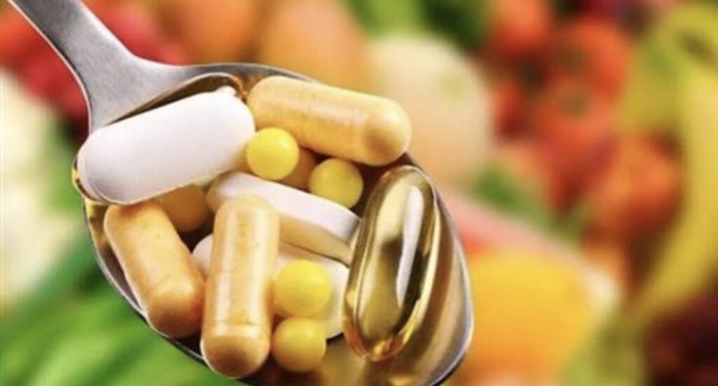 أفضل 5 مكملات غذائية بعد سن الأربعين.. فوائد مهمة وشروط الاستخدام الآمن