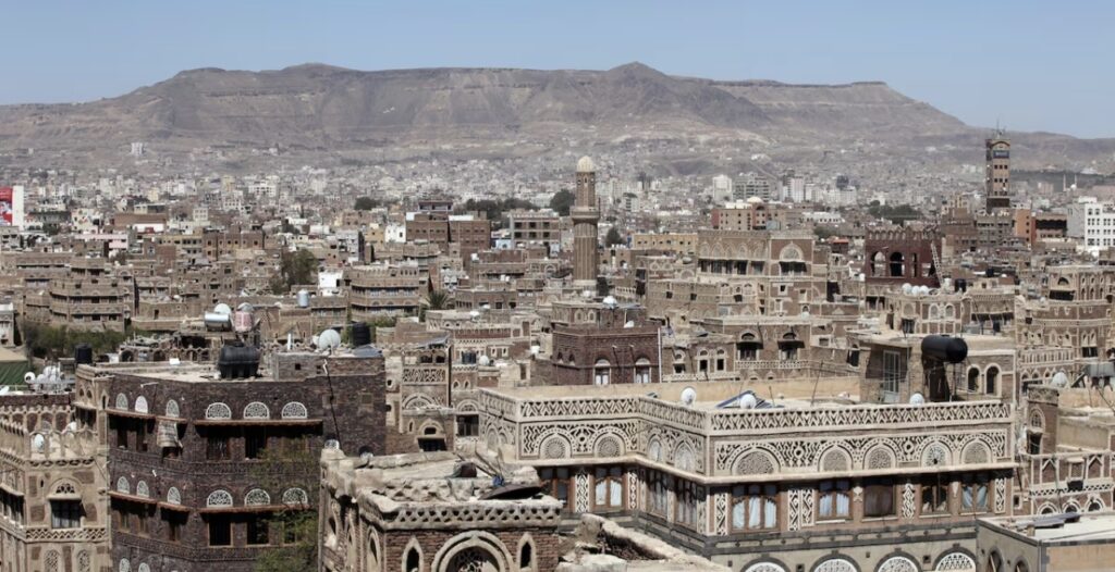 التحالف بقيادة السعودية يأمر بإخلاء موقع نفطي في صنعاء قبل عملية عسكرية