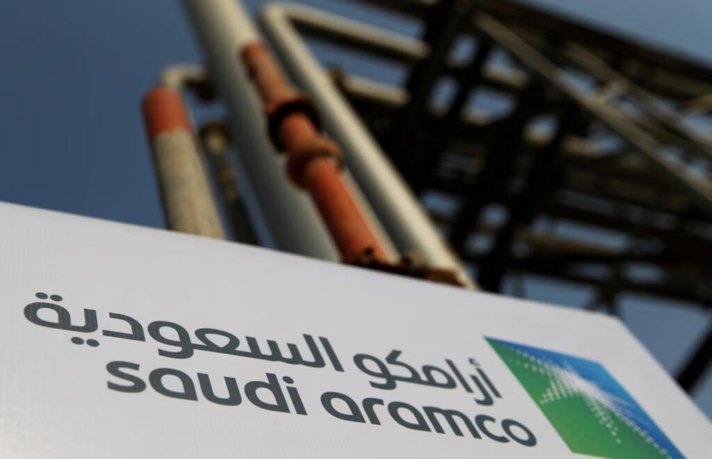أرامكو وشحنات النفط الإضافية لأوروبا.. تفاصيل البيع الفوري