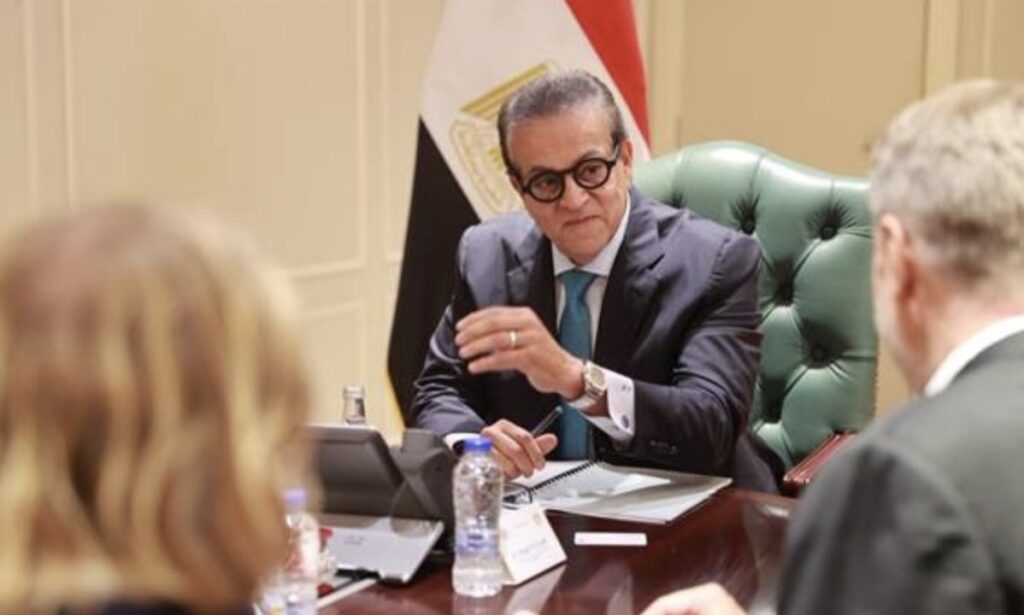 حادثا طريق الصعيد الشرقي.. الصحة تدفع بـ50 سيارة إسعاف
