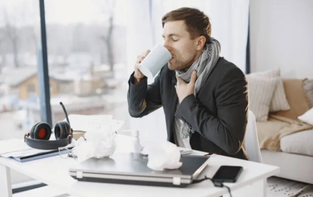 التهاب الحلق.. 7 أطعمة ومشروبات تساعد على تهدئة الألم وتحسين البلع