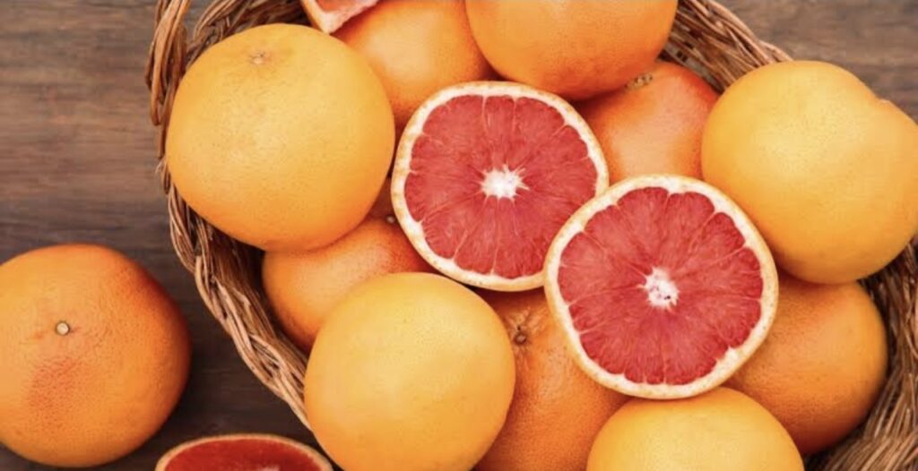 الجريب فروت وأدوية الكوليسترول.. تحذير طبي من تداخلات قد تهدد سلامة المرضى